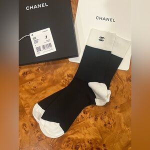 Chanel 25K black & white socks size medium